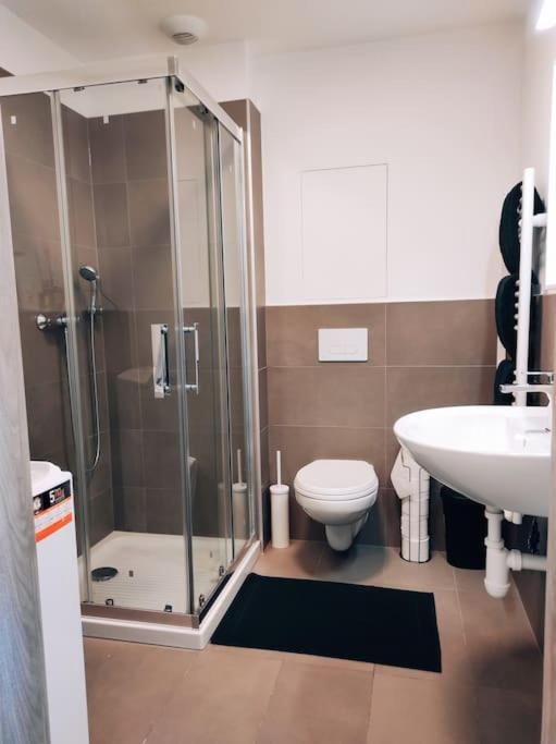 Airport Studio For Two, Free Parking, Airport View Bratislava Exterior foto