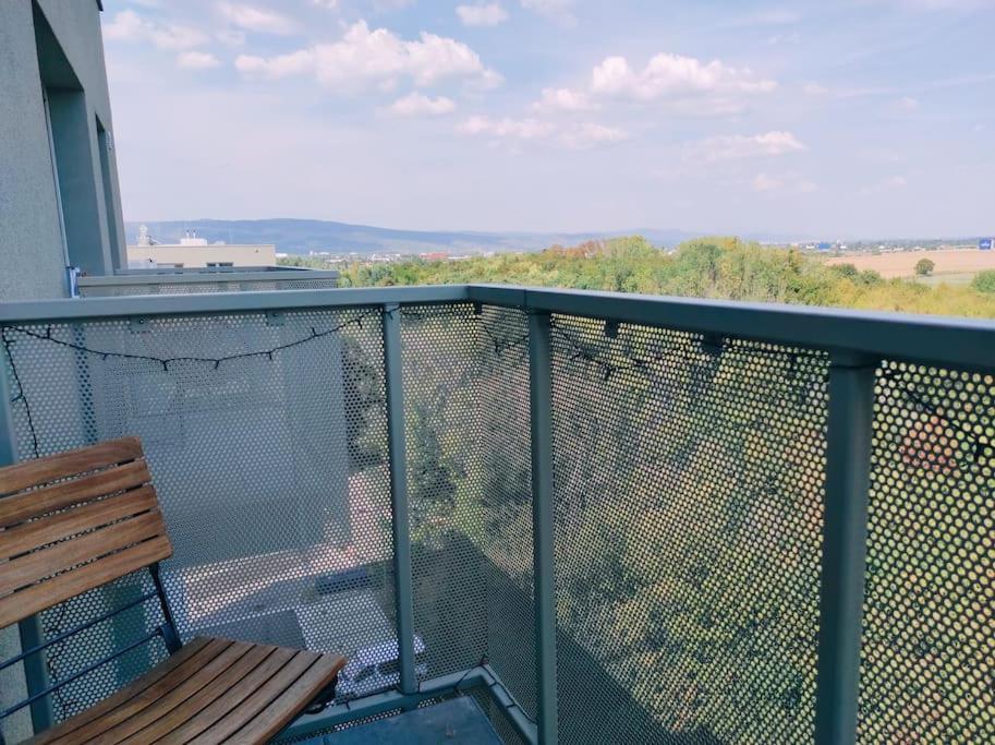 Airport Studio For Two, Free Parking, Airport View Bratislava Exterior foto